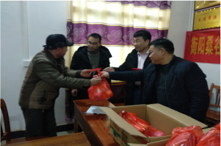 桑谷2019春節(jié)送溫暖:以企建助推脫貧攻堅工作(圖2)